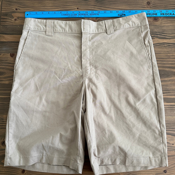 Men’s Dickies Relaxed Fit Khaki Work Shorts Size 38 Beige Cotton Blend - Picture 1 of 7